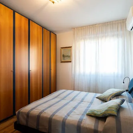 Two Bedrooms Ac Lake View By Rentallcomo شقة *