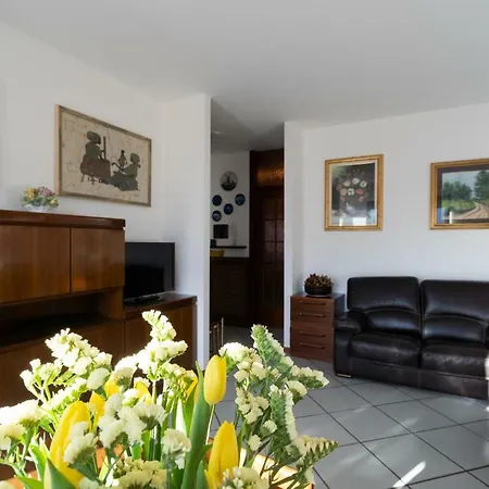Two Bedrooms Ac Lake View By Rentallcomo شقة