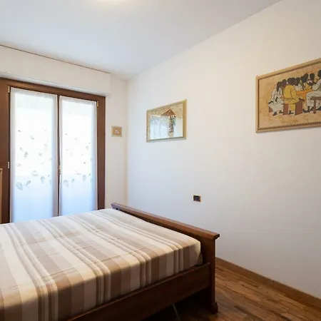 Two Bedrooms Ac Lake View By Rentallcomo شقة