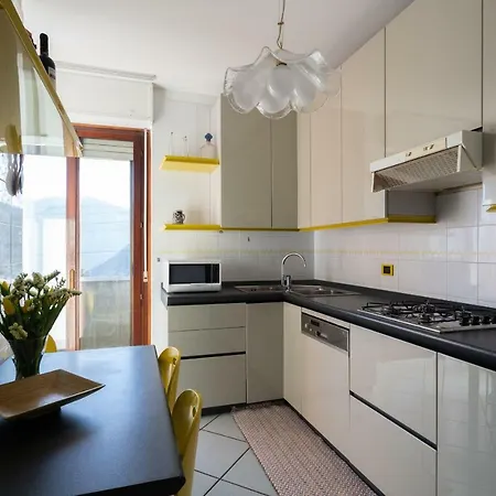 Two Bedrooms Ac Lake View By Rentallcomo *