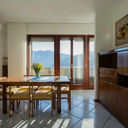 Two Bedrooms Ac Lake View By Rentallcomo * كومو