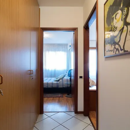 Two Bedrooms Ac Lake View By Rentallcomo *