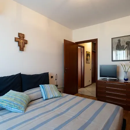 Two Bedrooms Ac Lake View By Rentallcomo *